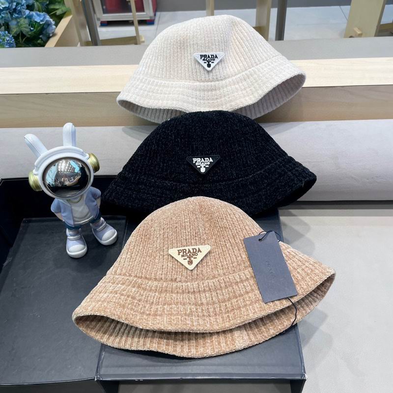 Prada hat 012402